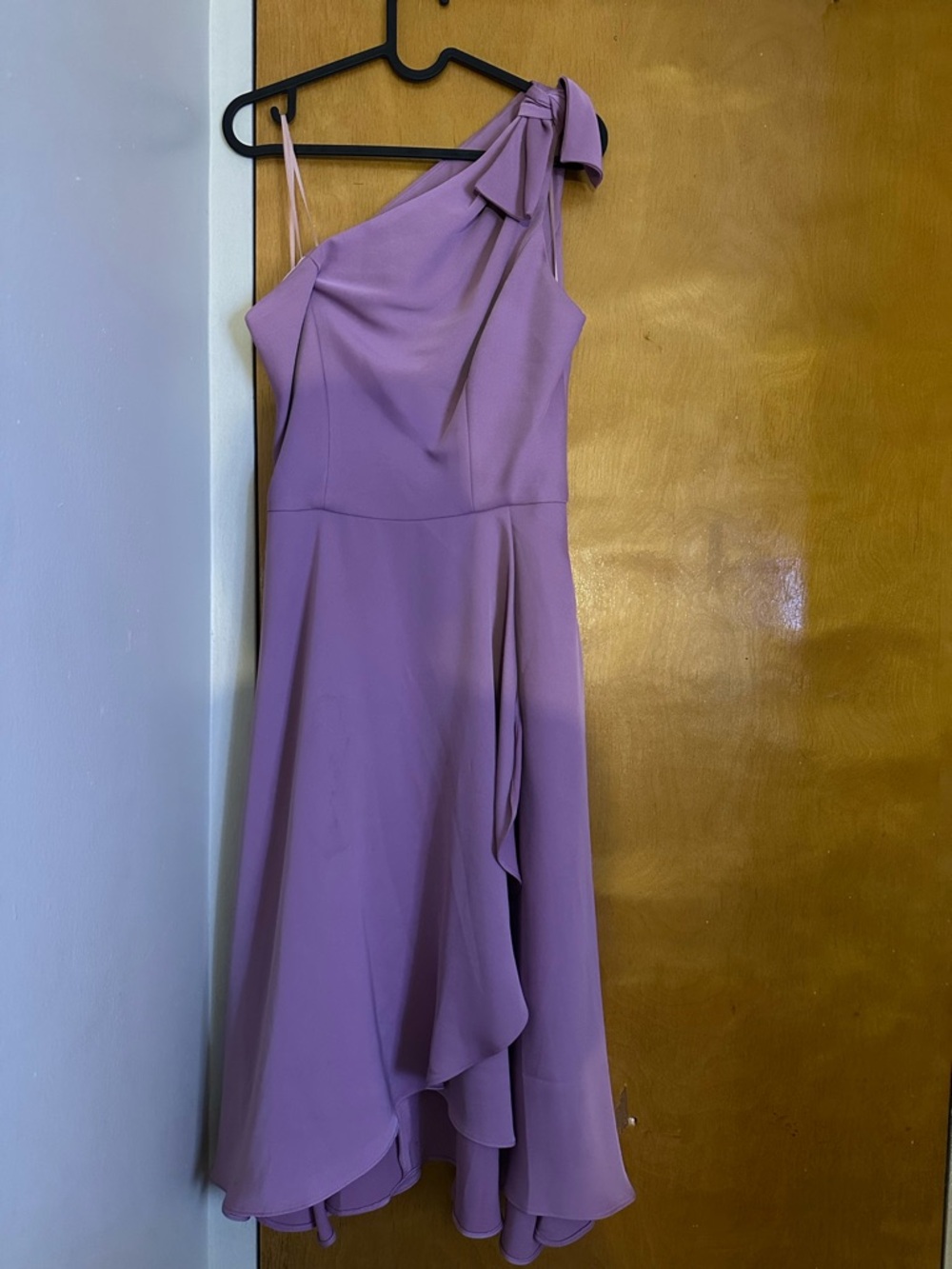 Gal Meets Glam Lilac One-Shoulder Midi Dress with Shoulder Bow